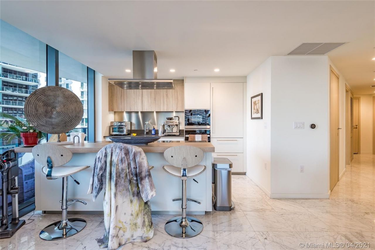 Flat in Miami, USA, 130 m² - picture 16