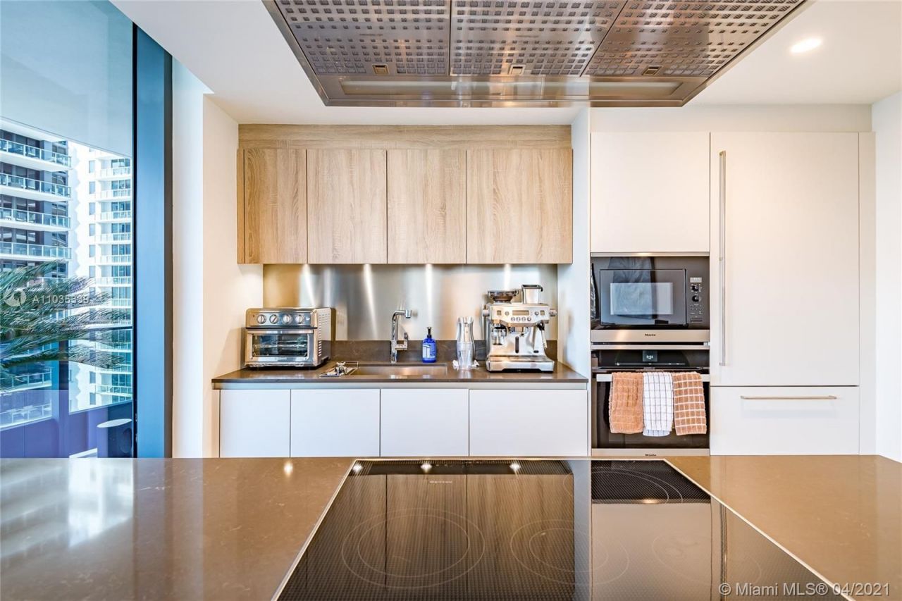 Flat in Miami, USA, 130 m² - picture 13