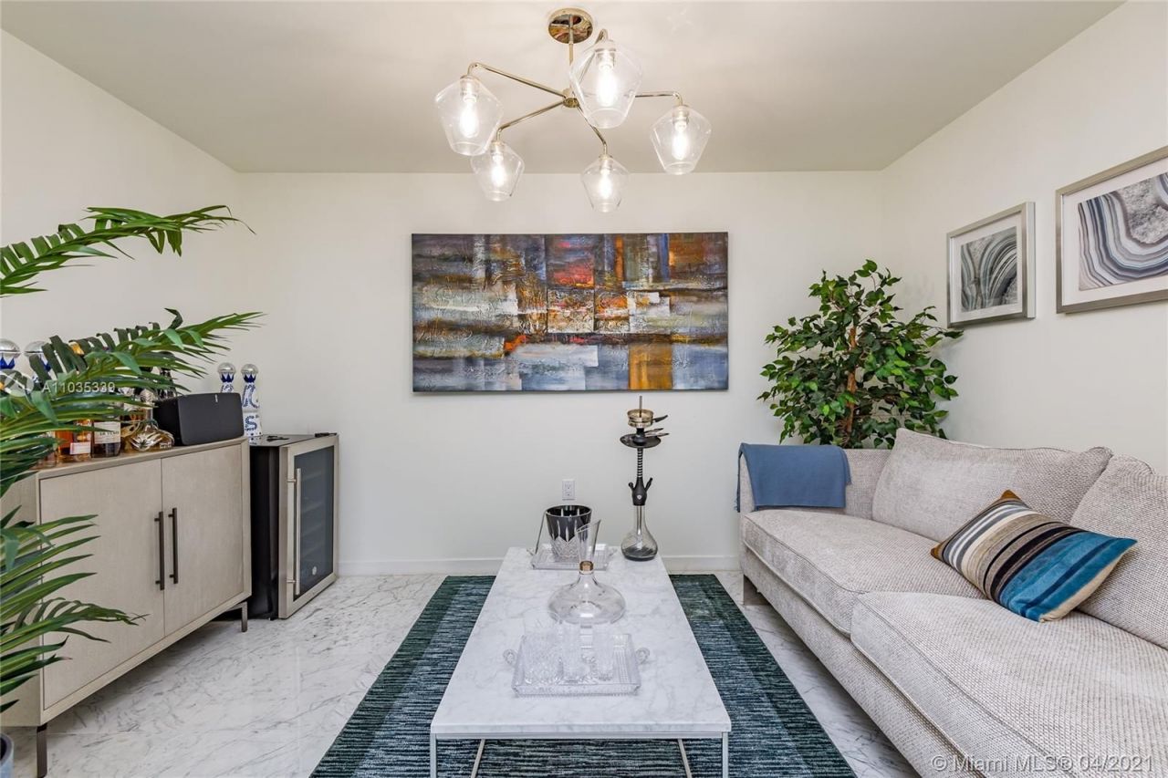 Flat in Miami, USA, 130 m² - picture 12