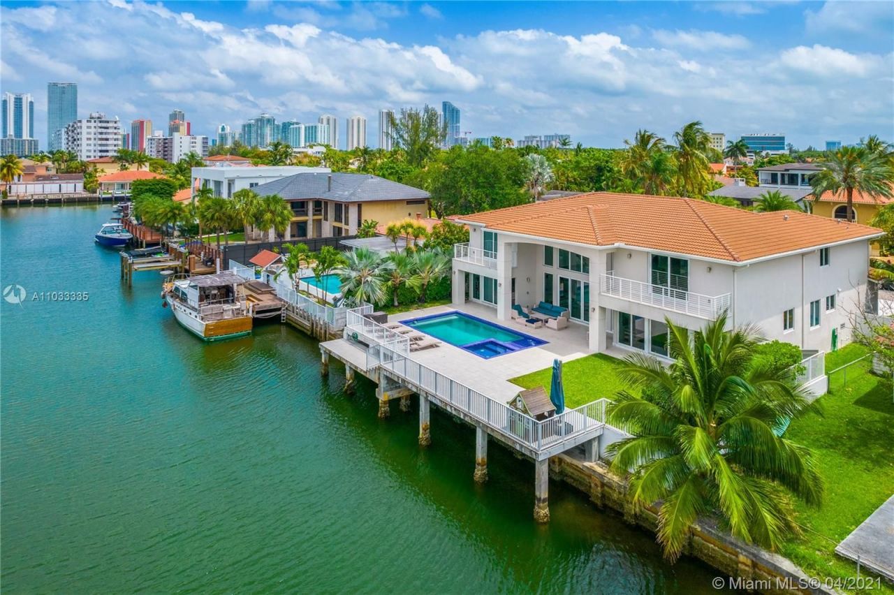 Villa en Miami, Estados Unidos, 500 m² - imagen 1