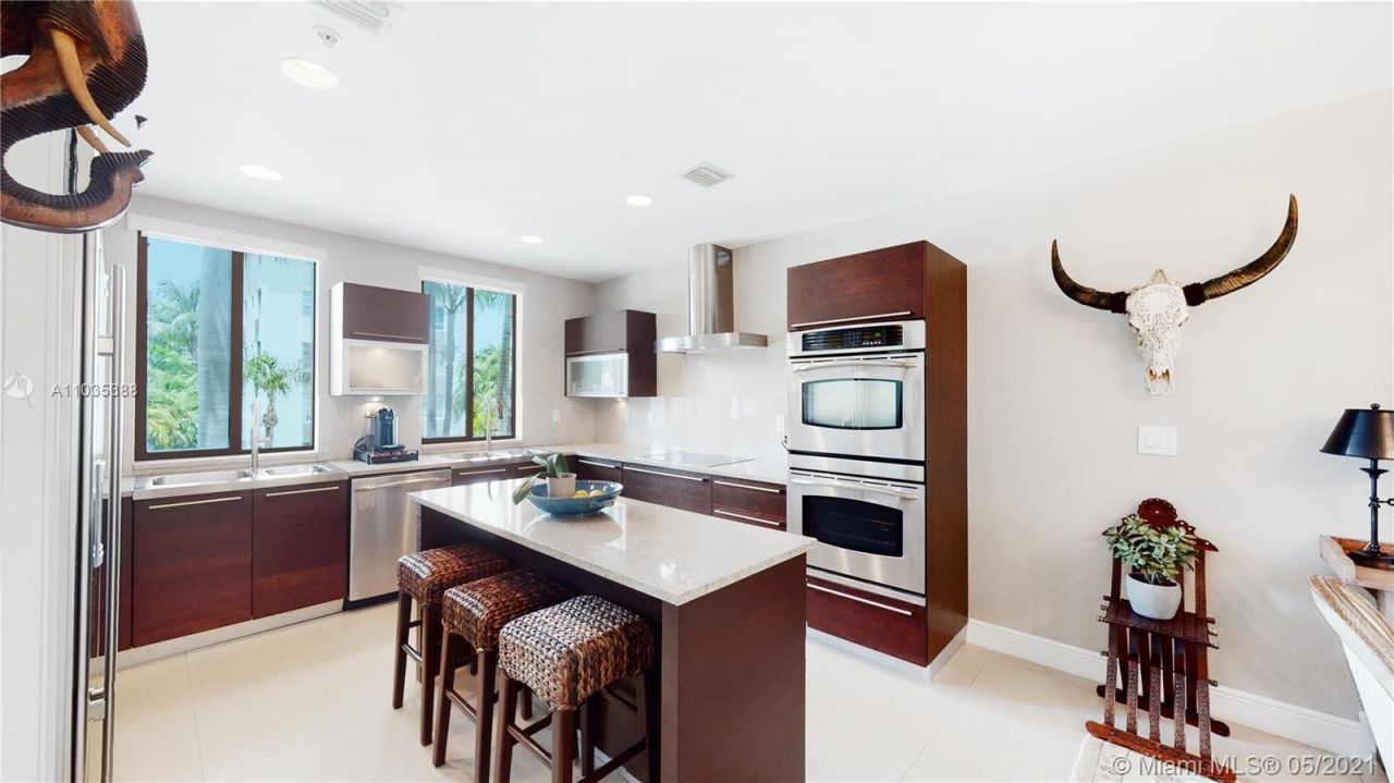 Townhouse in Miami, USA, 250 m² - picture 3