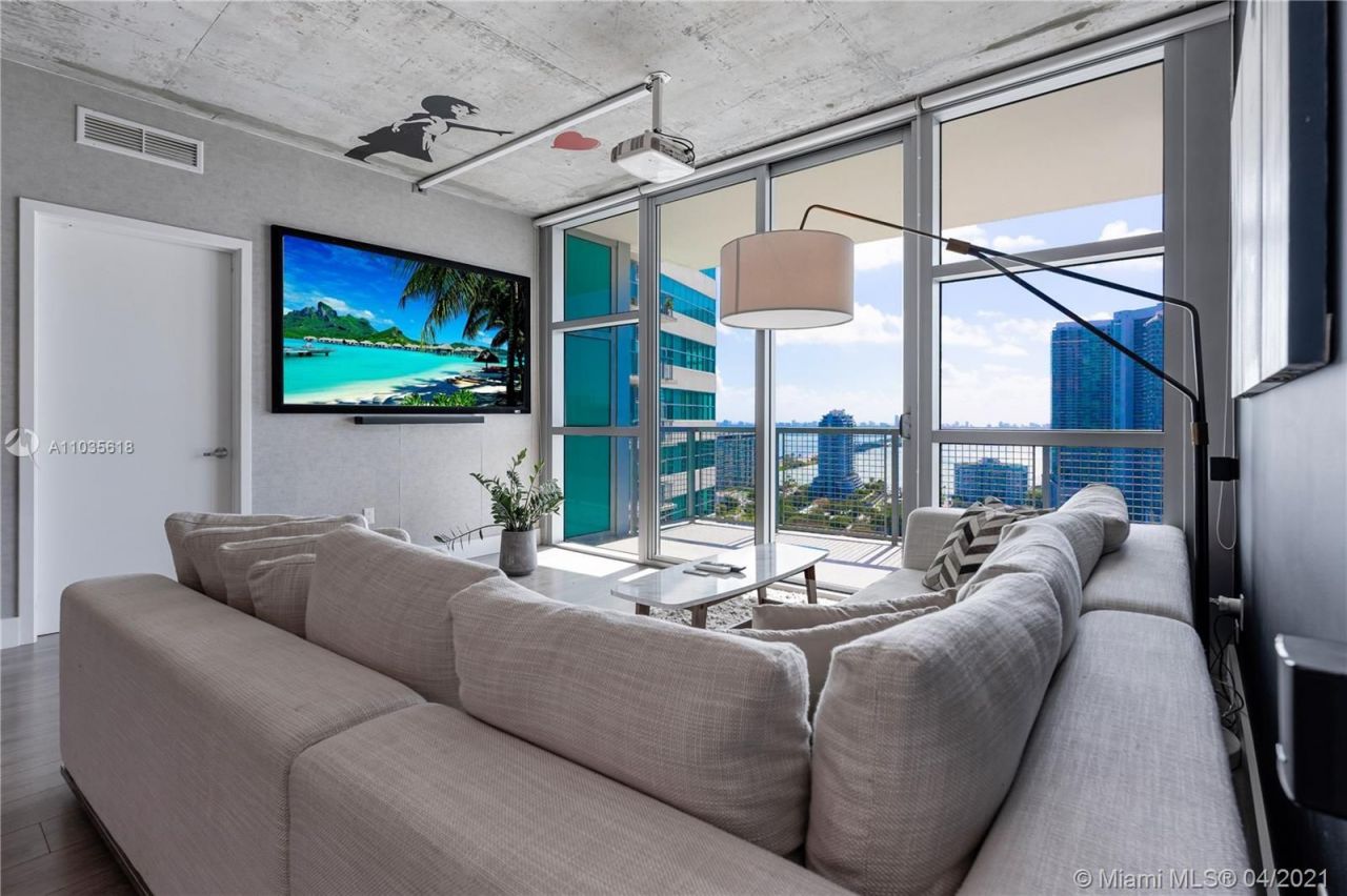 Loft à Miami, États-Unis, 110 m² - image 1