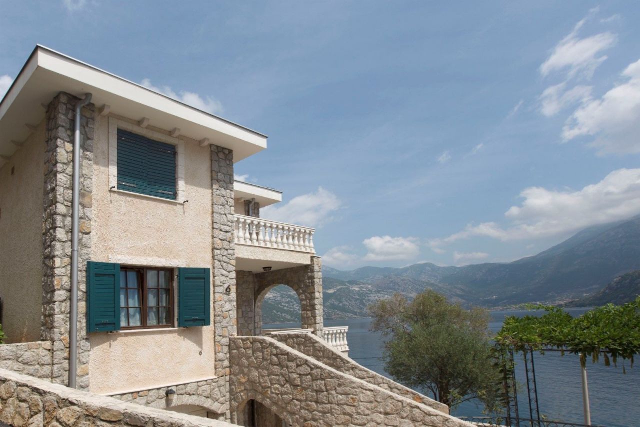 Gewerbeimmobilien in Kamenari, Montenegro, 235 m² - Foto 1