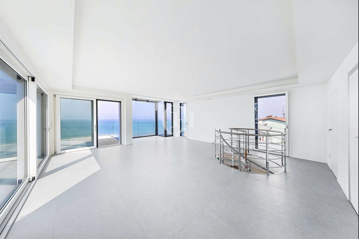 Penthouse par le Lac de Garde, Italie, 259.6 m² - image 2