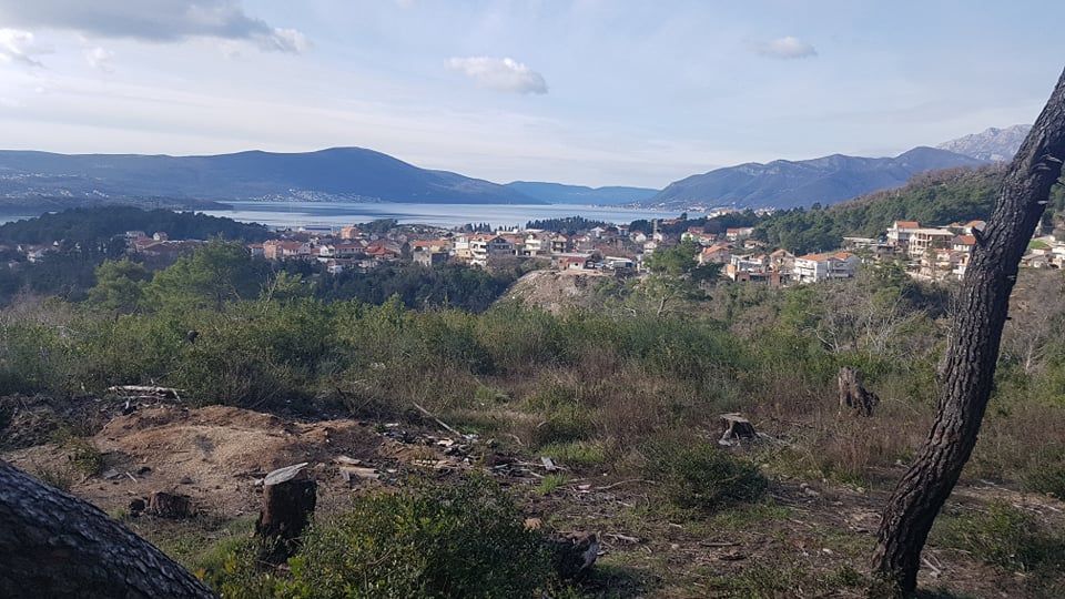 Grundstück in Tivat, Montenegro, 1 557 m² - Foto 1