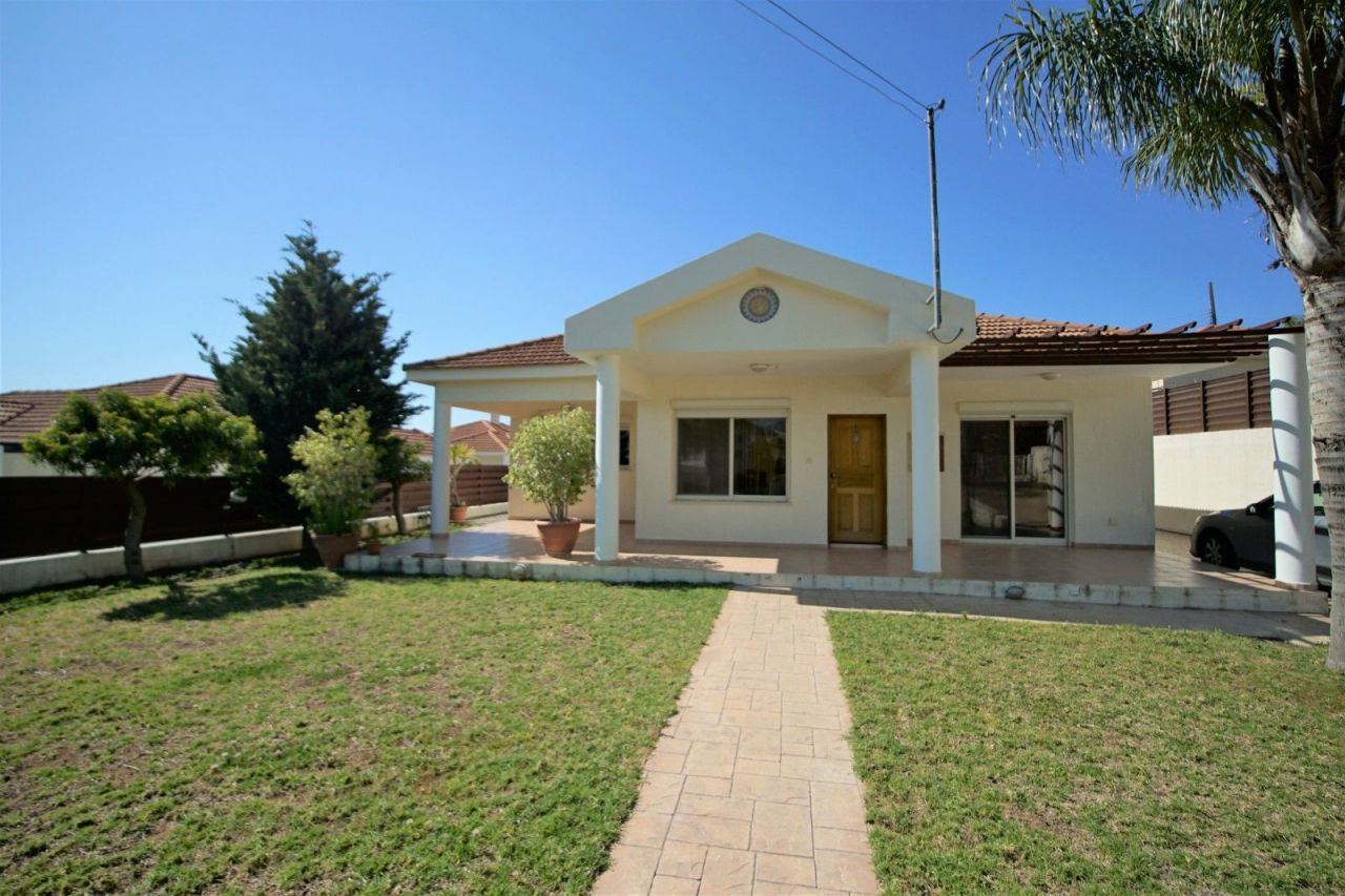 Bungalow in Limassol, Cyprus, 145 m² - picture 1