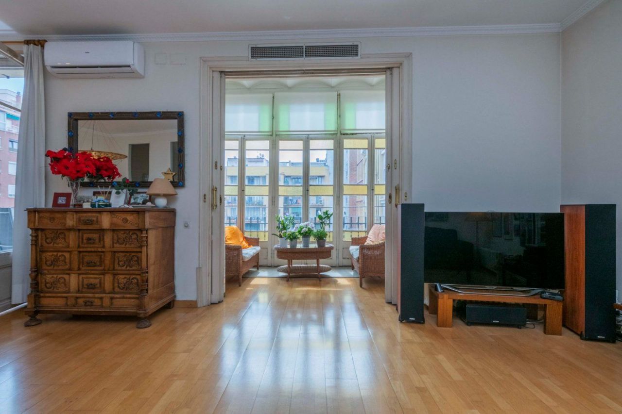 Piso en Barcelona, España, 209 m² - imagen 3