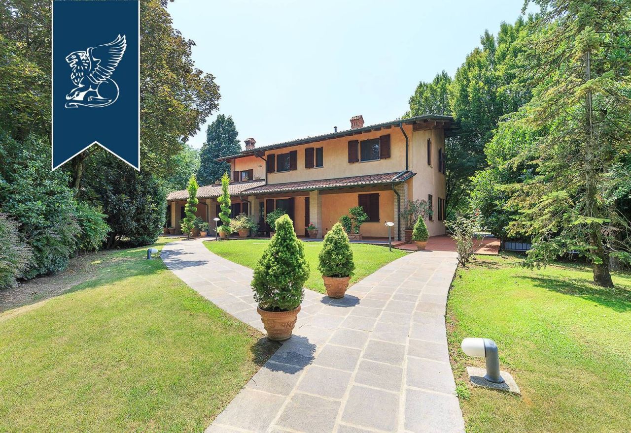 Villa en Bérgamo, Italia, 800 m² - imagen 1