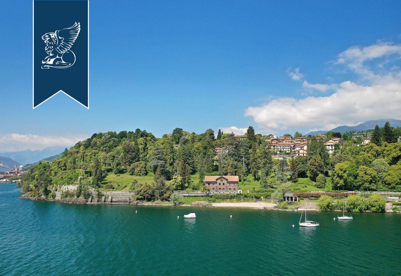 Villa à Verbania, Italie, 750 m² - image 1