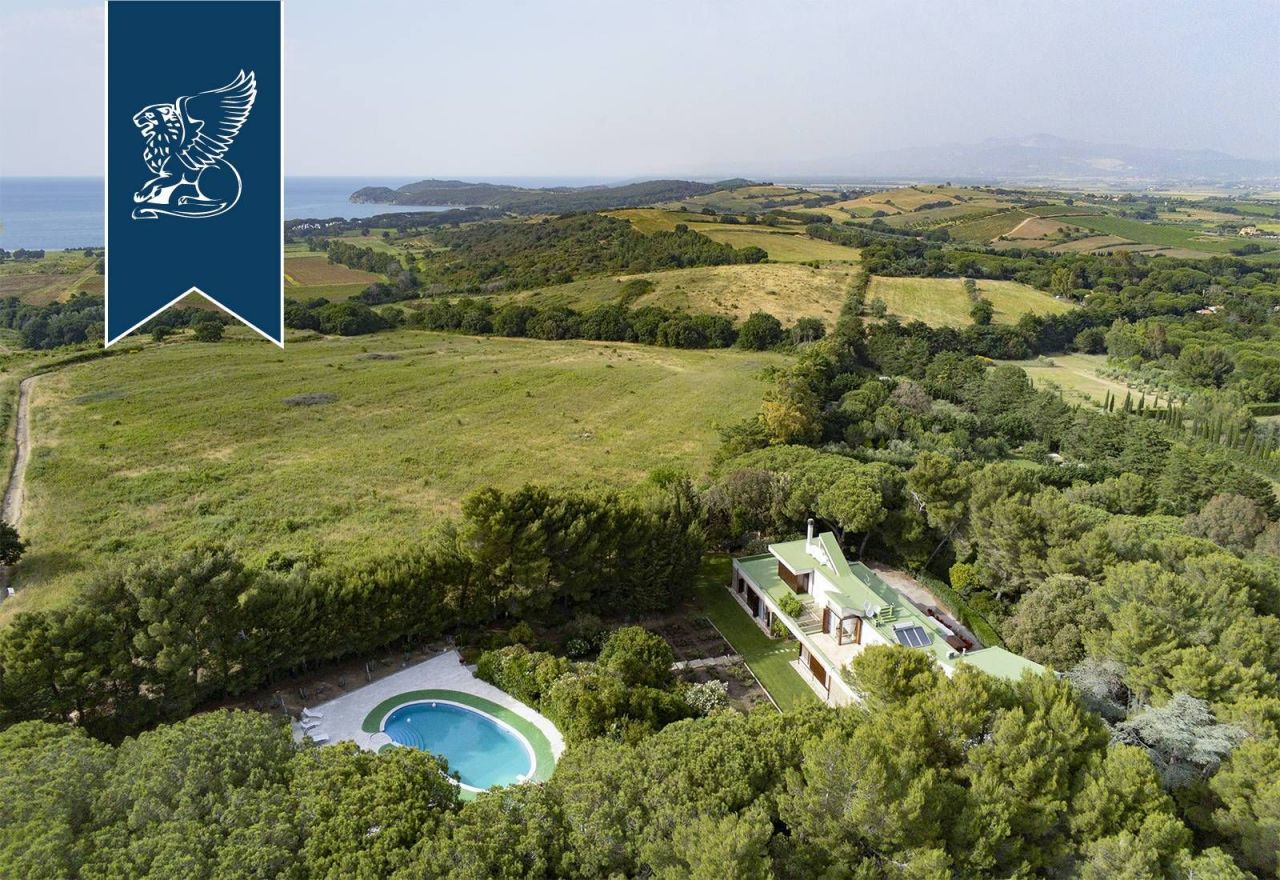 Villa in Piombino, Italy, 800 m² - picture 1