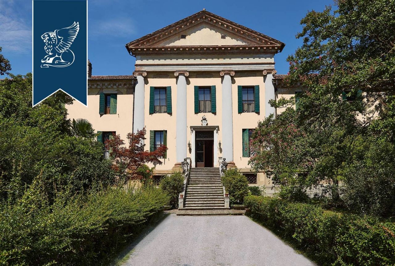 Villa à Abano Terme, Italie, 6 400 m² - image 1