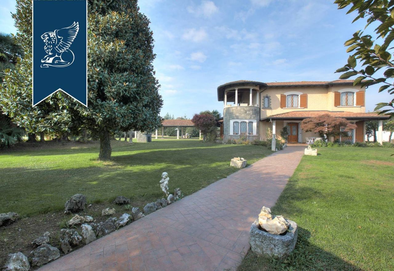 Villa in Brescia, Italien, 600 m² - Foto 1