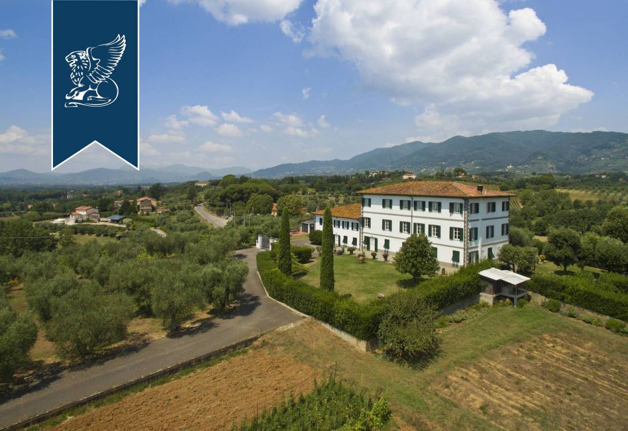 Villa in Capannori, Italy, 700 m² - picture 1