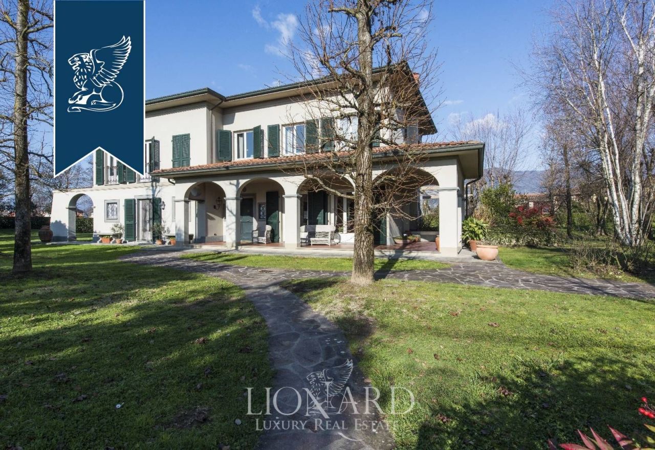 Villa in Capannori, Italy, 400 m² - picture 1