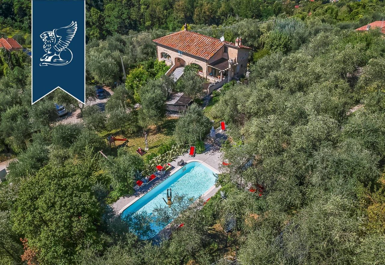 Villa en Camaiore, Italia, 360 m² - imagen 1