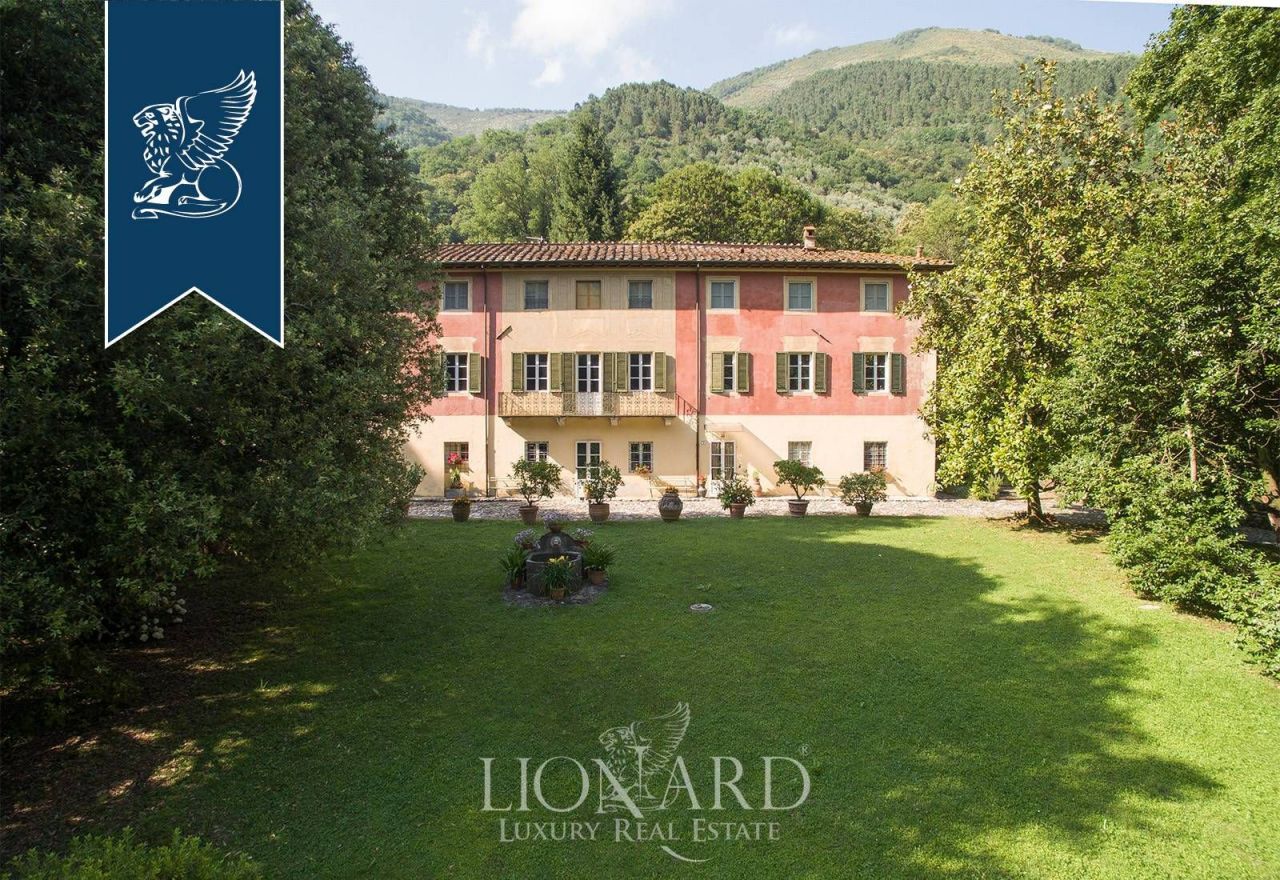 Villa en Lucca, Italia, 1 700 m² - imagen 1