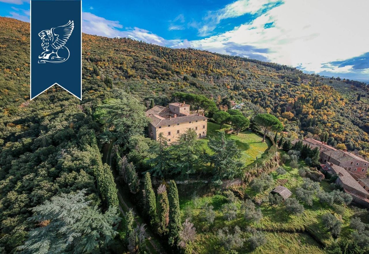 Castillo en Arezzo, Italia, 3 000 m² - imagen 1