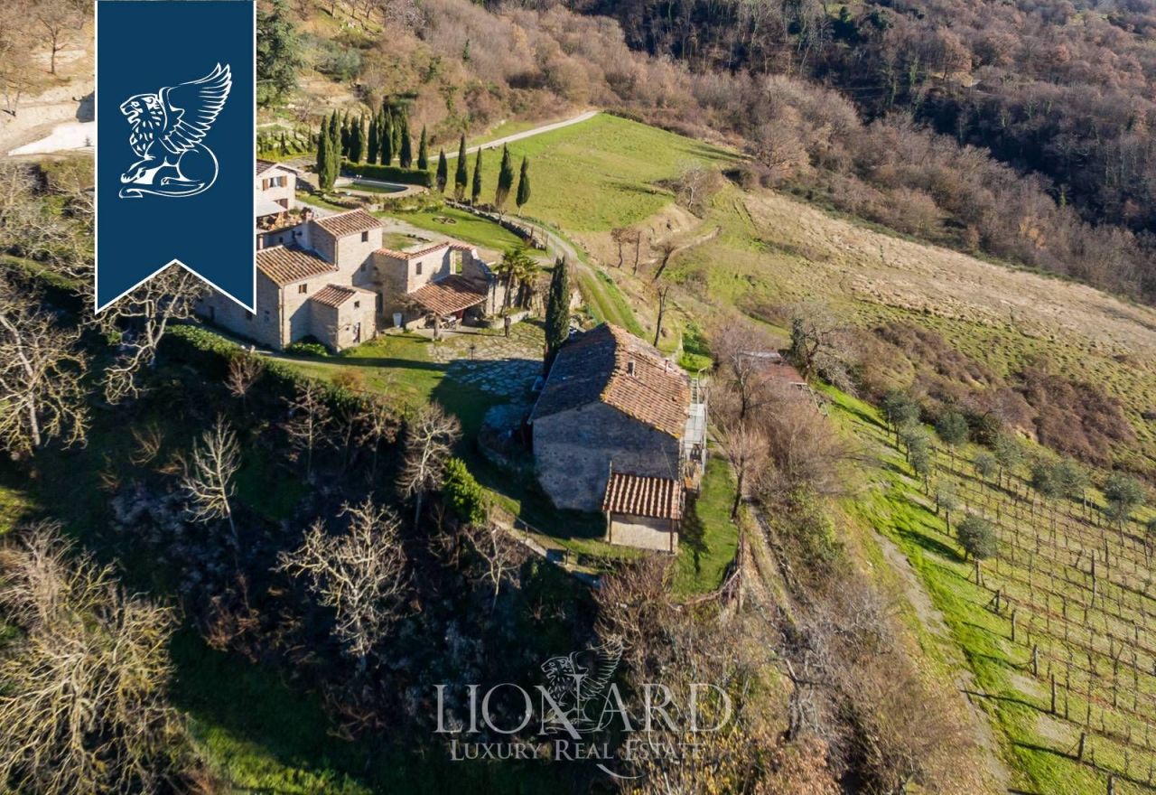 Granja en Florencia, Italia, 600 m² - imagen 1