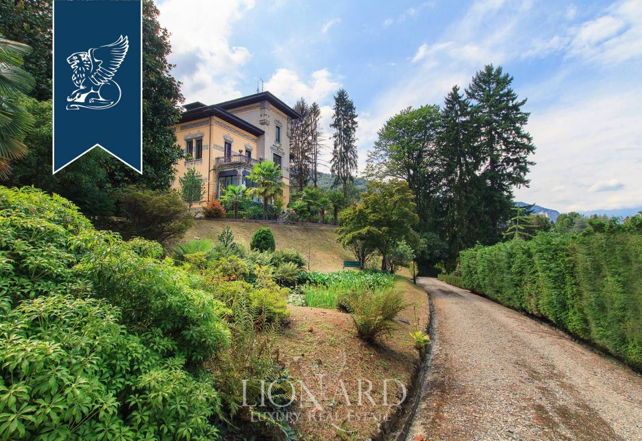 Villa à Stresa, Italie, 786 m² - image 1