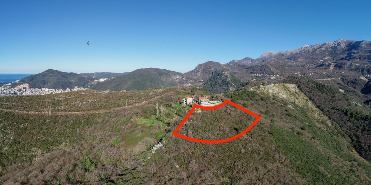 Terreno en Becici, Montenegro, 1 700 m² - imagen 1