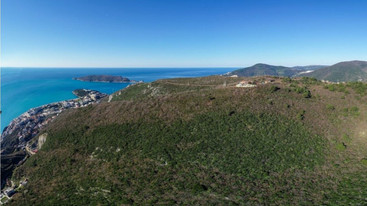 Land in Becici, Montenegro, 1 700 m² - picture 2