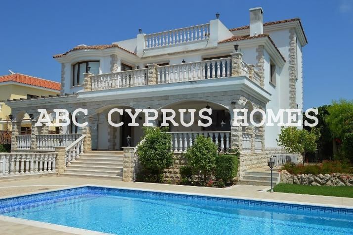 Villa en Pafos, Chipre, 400 m² - imagen 1