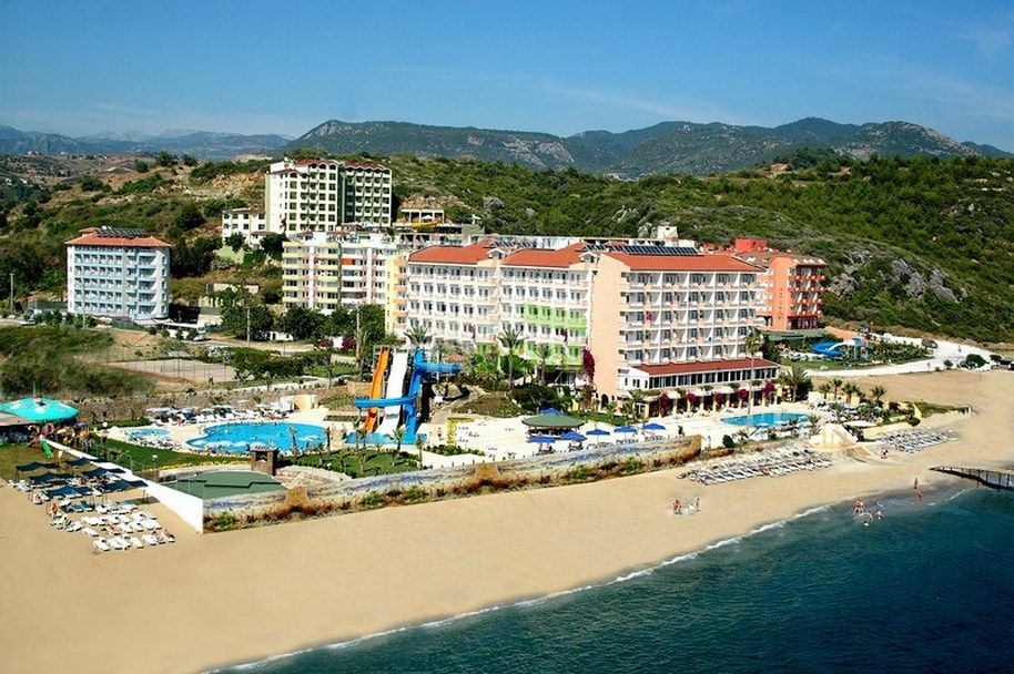 Hotel in Alanya, Turkey - picture 1