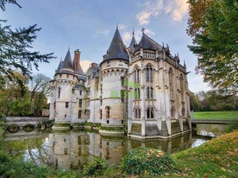 Castillo en París, Francia, 3 500 m² - imagen 1