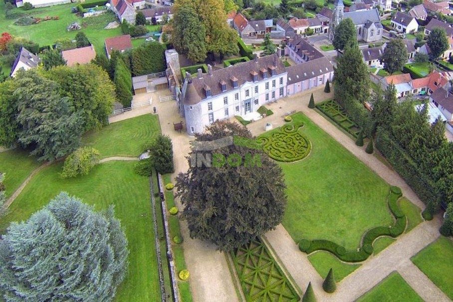 Château à Paris, France, 600 m² - image 1