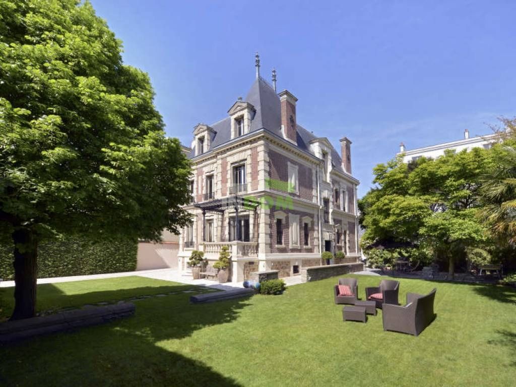 Castle in Paris, France, 410 m² - picture 1