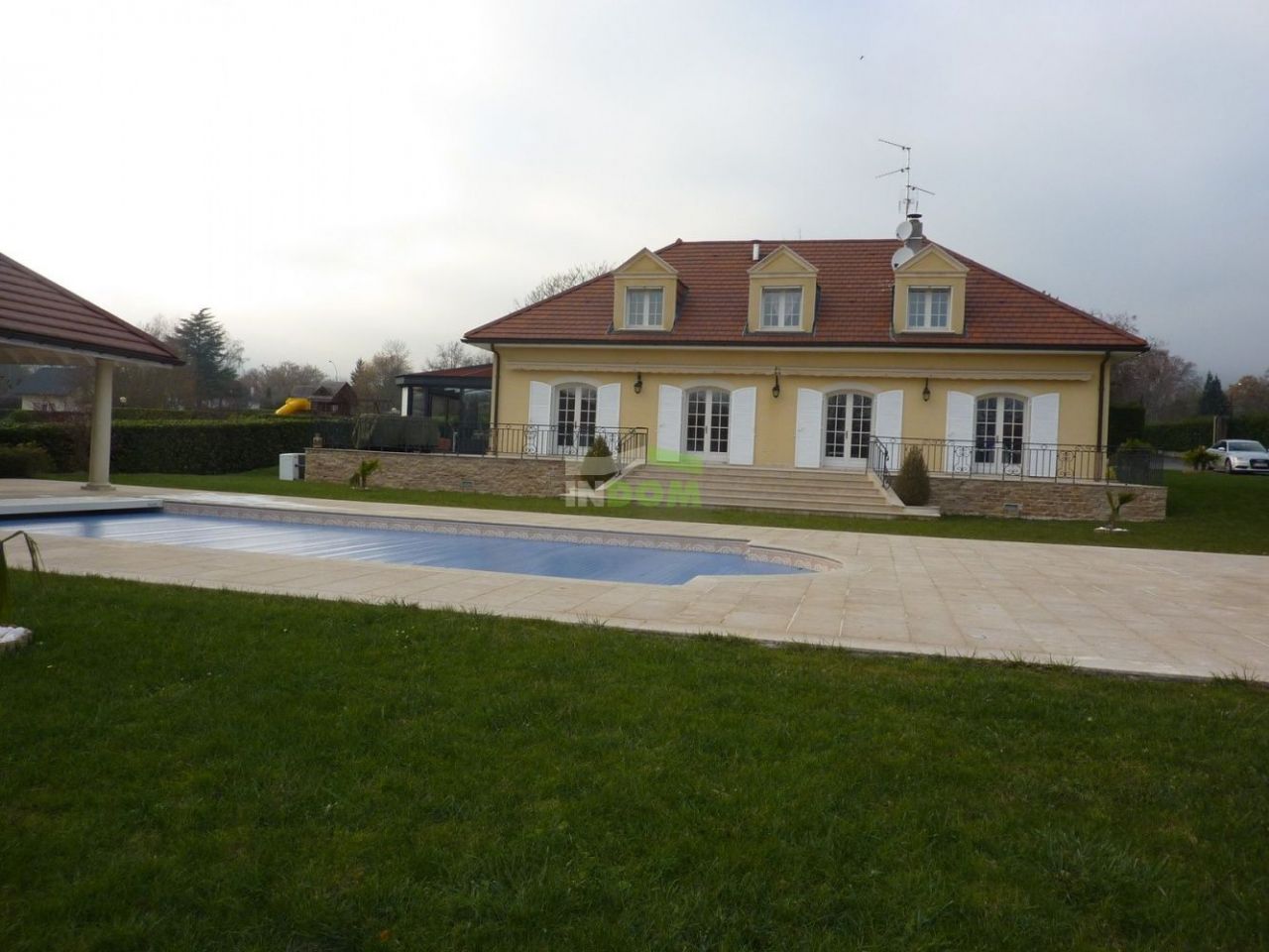 Villa à Divonne-les-Bains, France, 320 m² - image 1