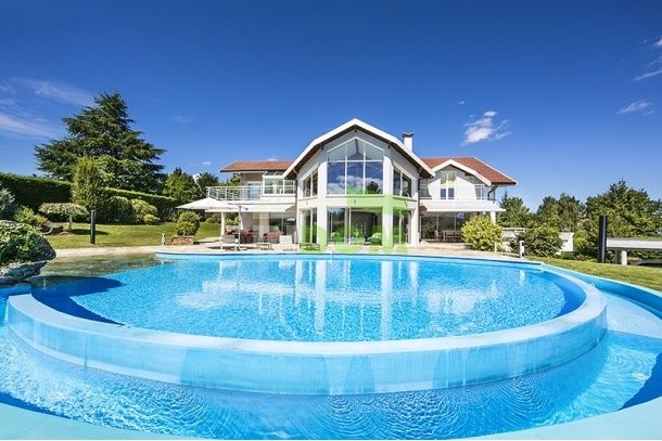 Villa ZHenevskoe ozero, France, 486 m² - image 1