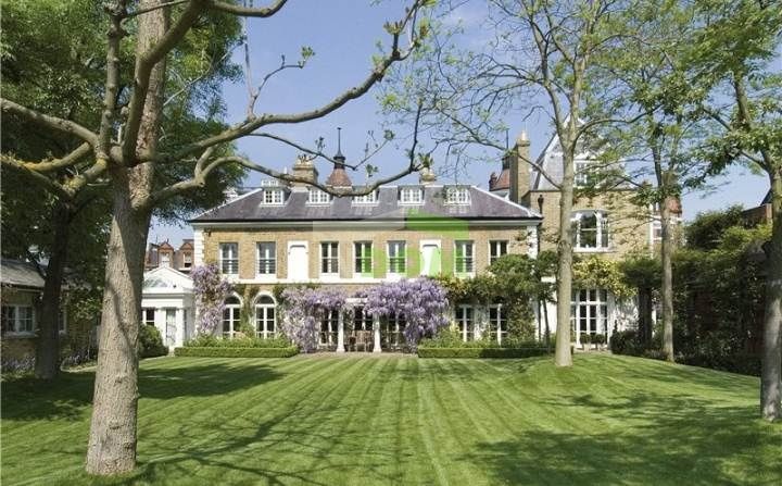 Mansion in London, United Kingdom, 1 448 m² - picture 1