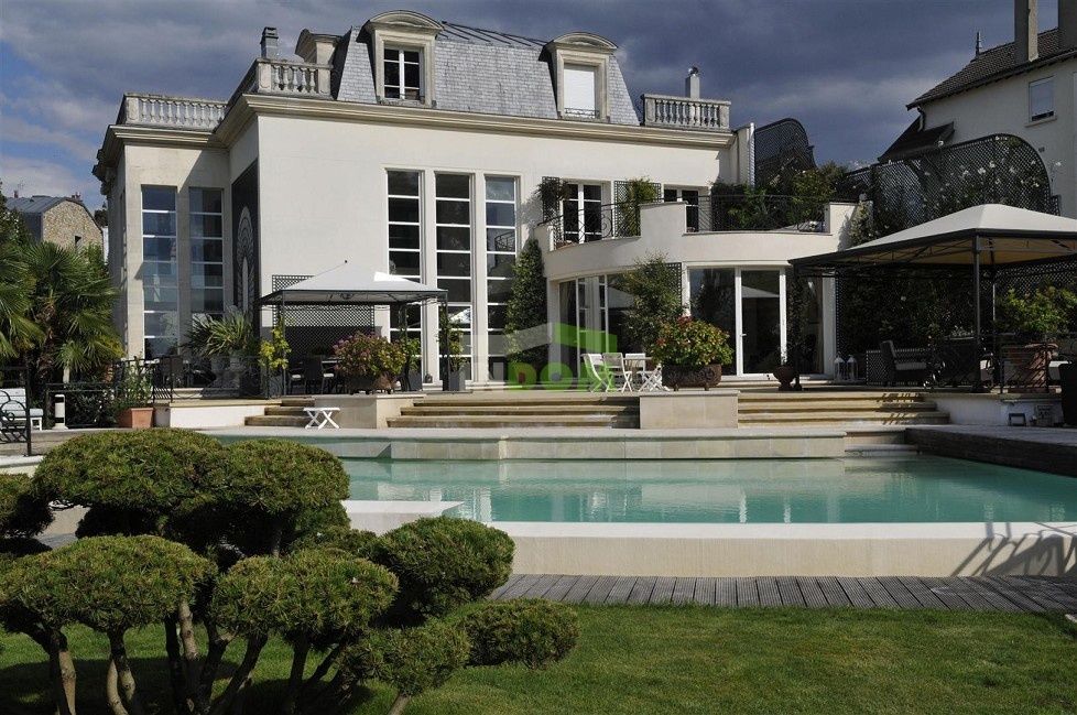 Villa à Paris, France, 850 m² - image 1