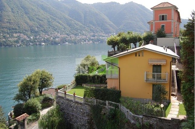 Villa à Como, Italie, 140 m² - image 1