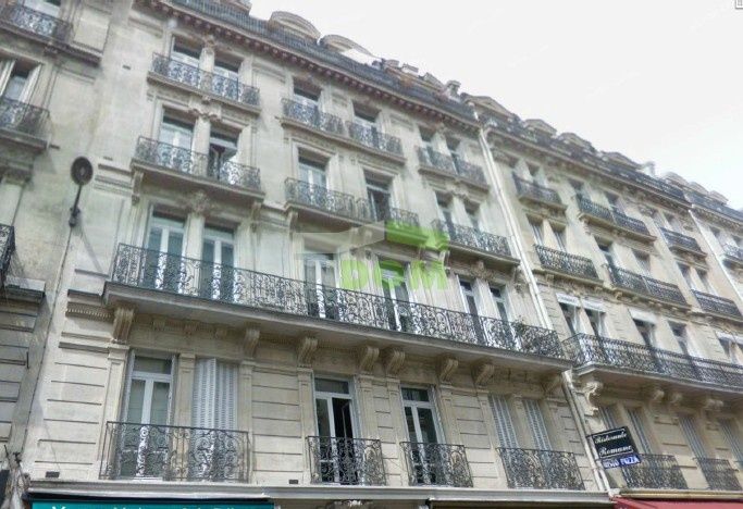 Commercial apartment building in Paris, France, 2 093 m² - picture 1