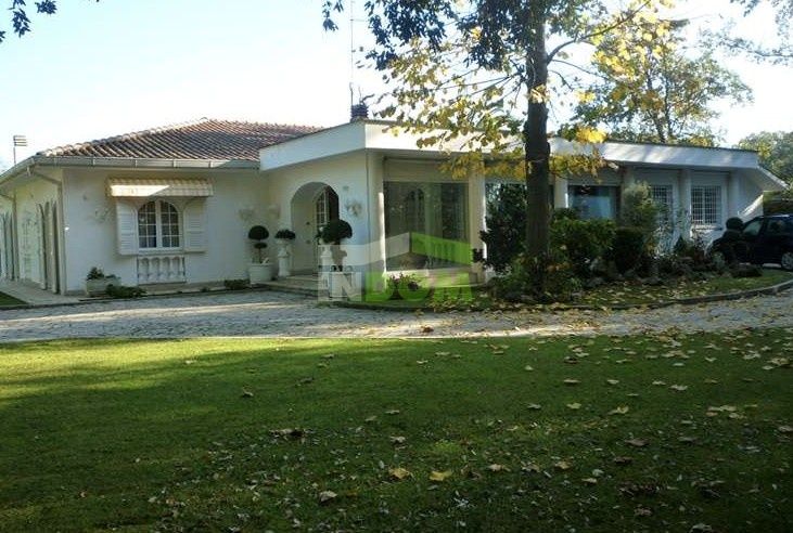 Villa Latsio, Italien, 650 m² - Foto 1