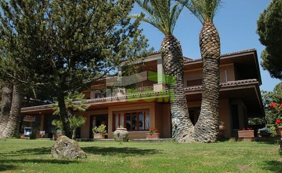 Villa Latsio, Italie, 886 m² - image 1