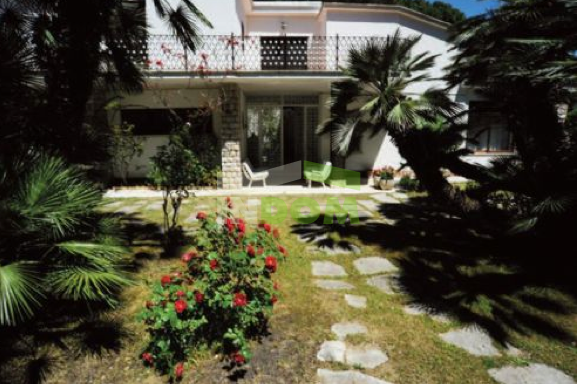 Villa Latsio, Italie, 1 250 m² - image 1