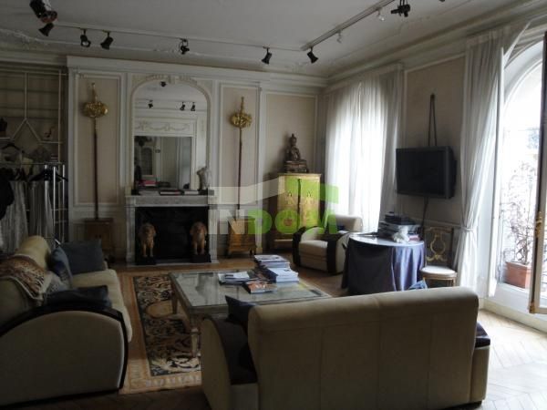 Apartment in Paris, France, 180 m² - picture 1