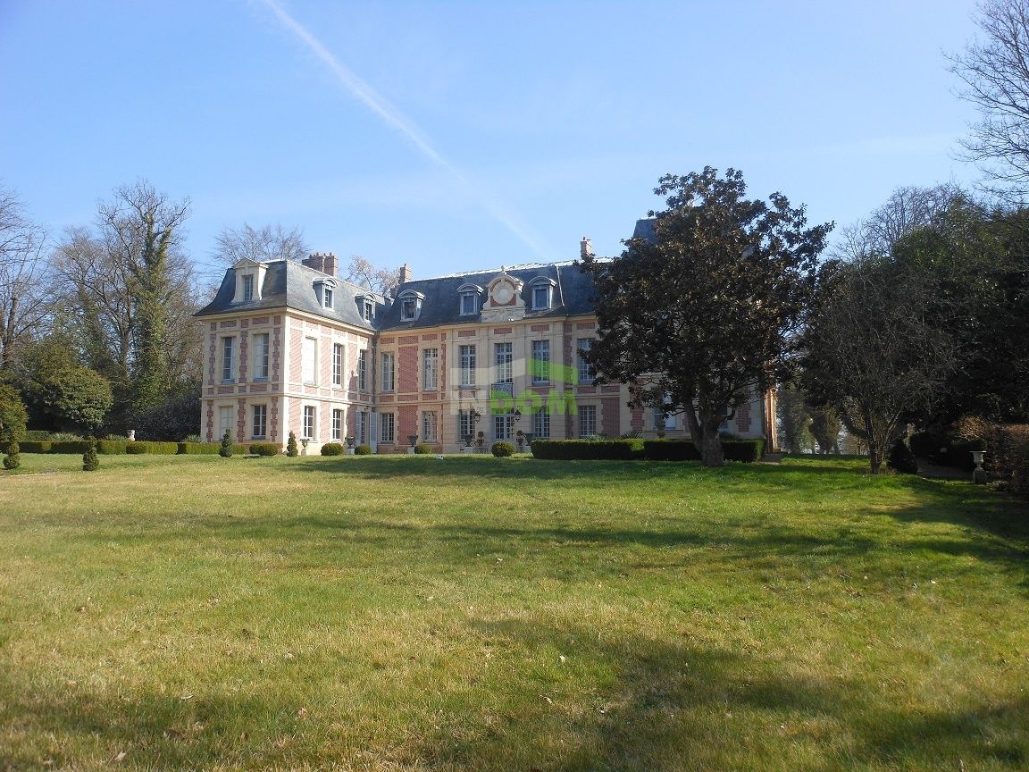 Castillo en París, Francia, 1 100 m² - imagen 1