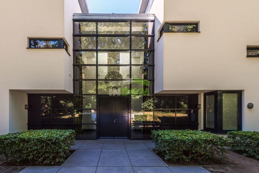 Villa à Utrecht, Pays-Bas, 612 m² - image 2