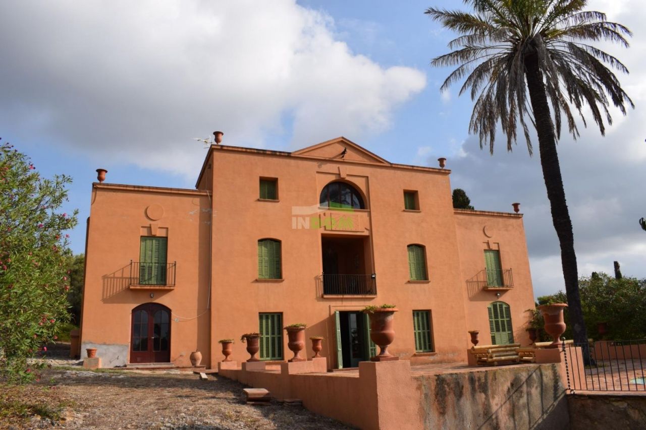 Finca en la Costa Dorada, España, 1 352 m² - imagen 2