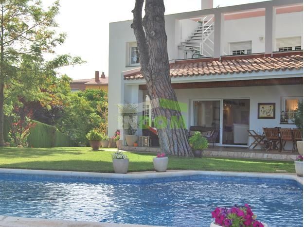 Casa en Barcelona, España, 307 m² - imagen 2