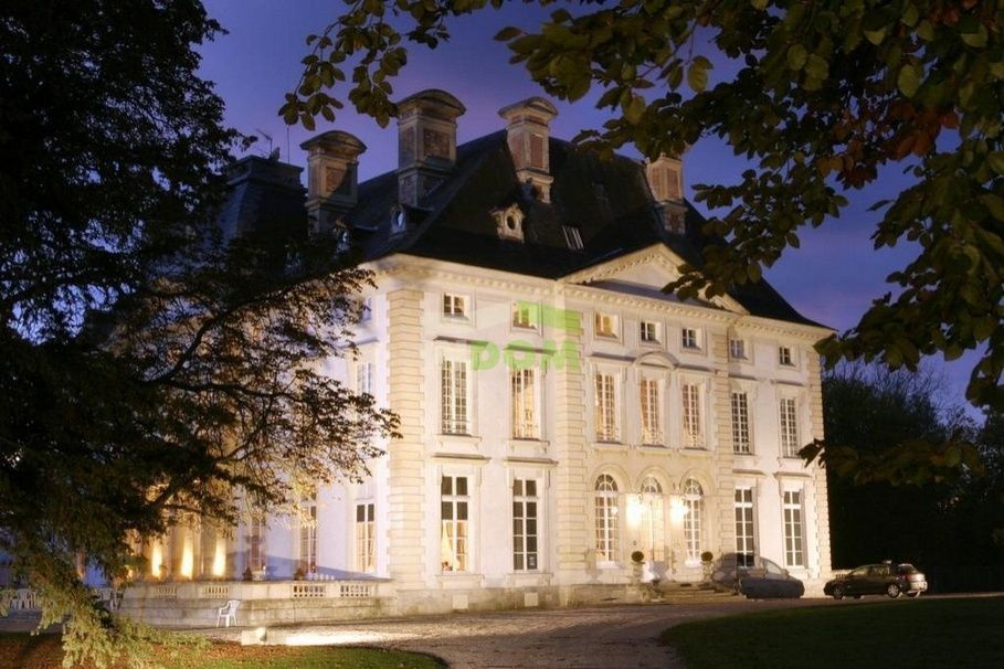 Château à Paris, France, 5 000 m² - image 3