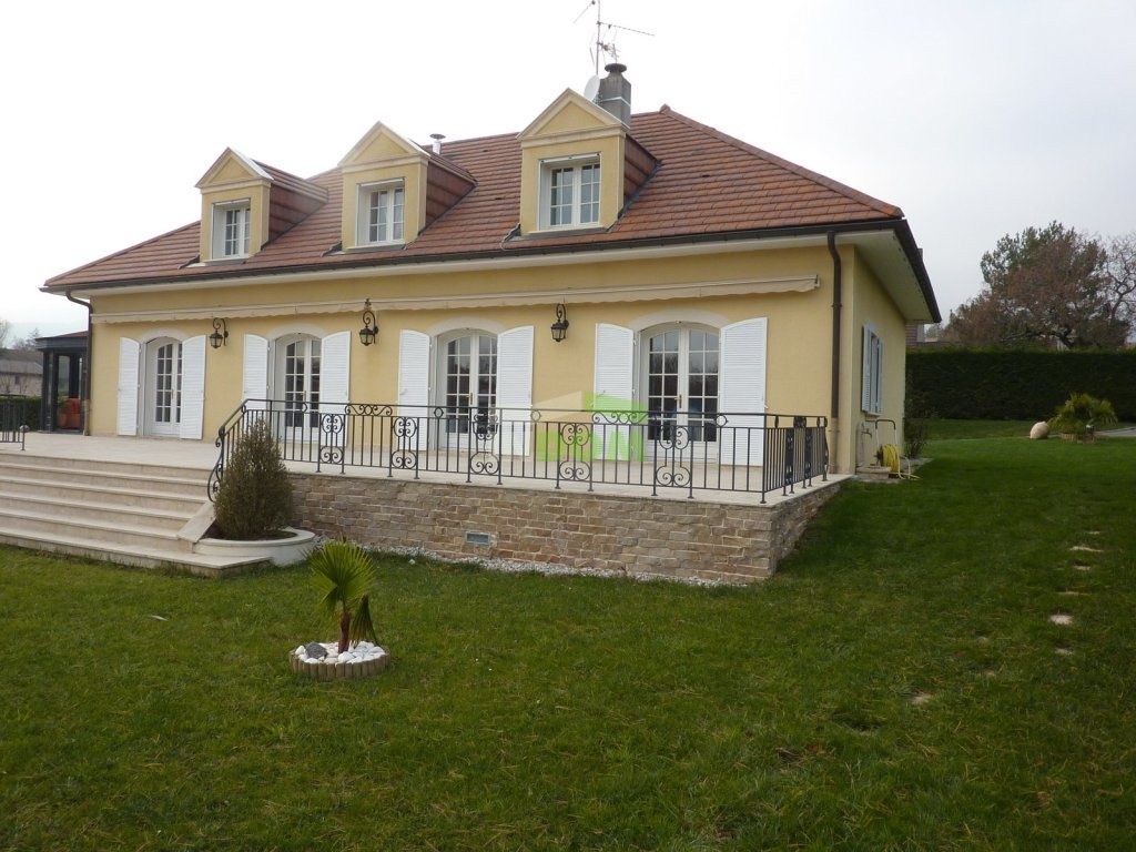 Villa à Divonne-les-Bains, France, 320 m² - image 3