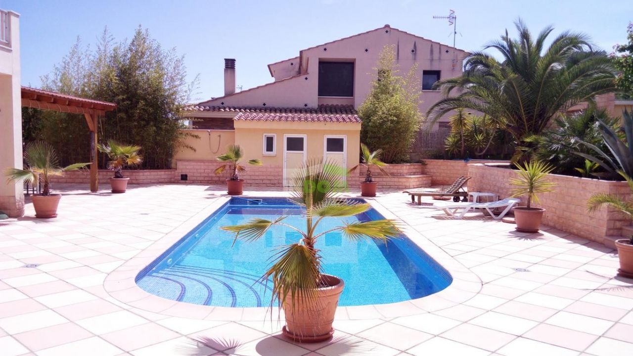 Casa en la Costa Dorada, España, 537 m² - imagen 5