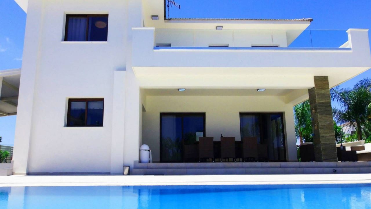 Villa in Protaras, Cyprus, 300 m² - picture 1