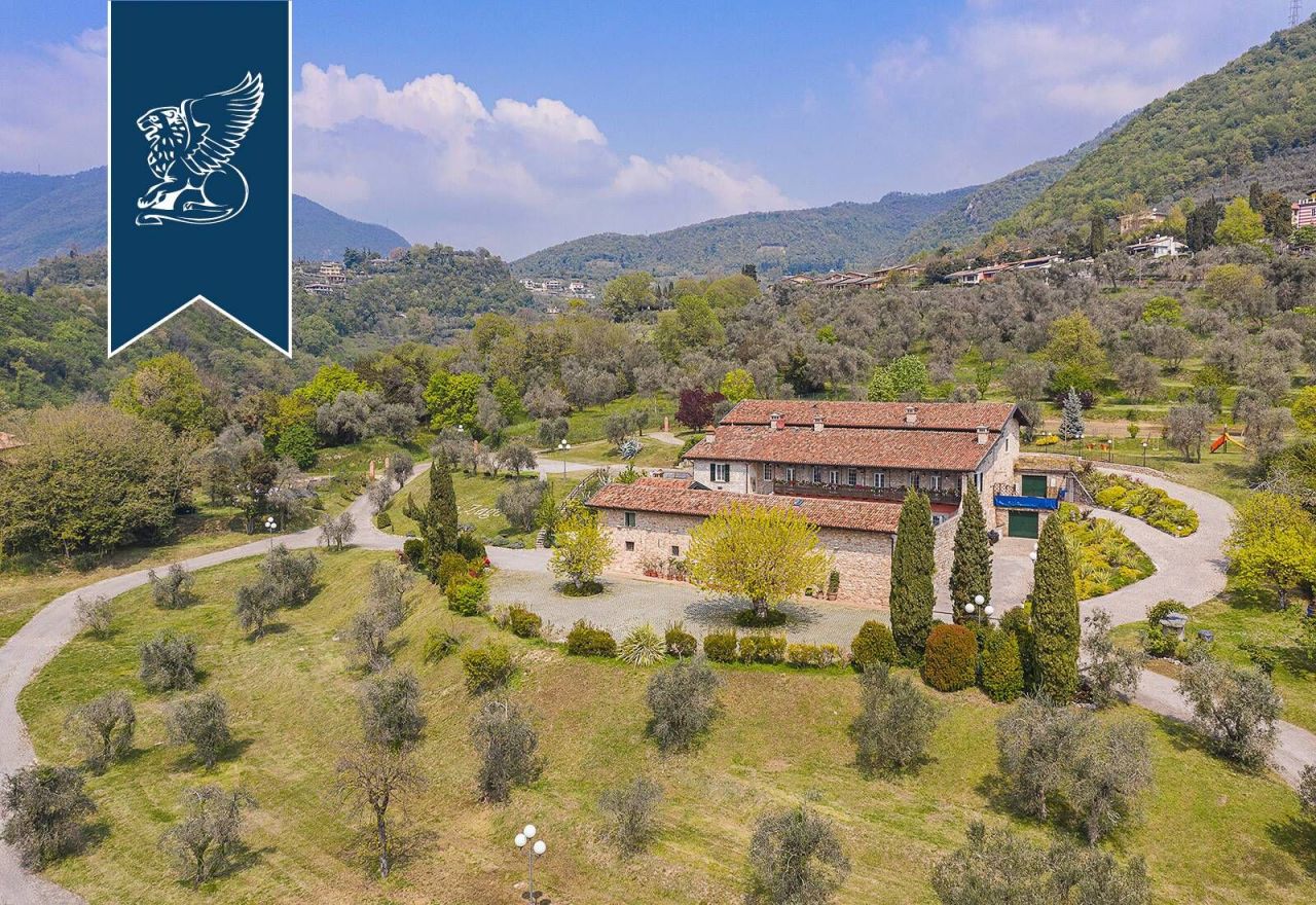 Granja en Salo, Italia, 2 500 m² - imagen 1