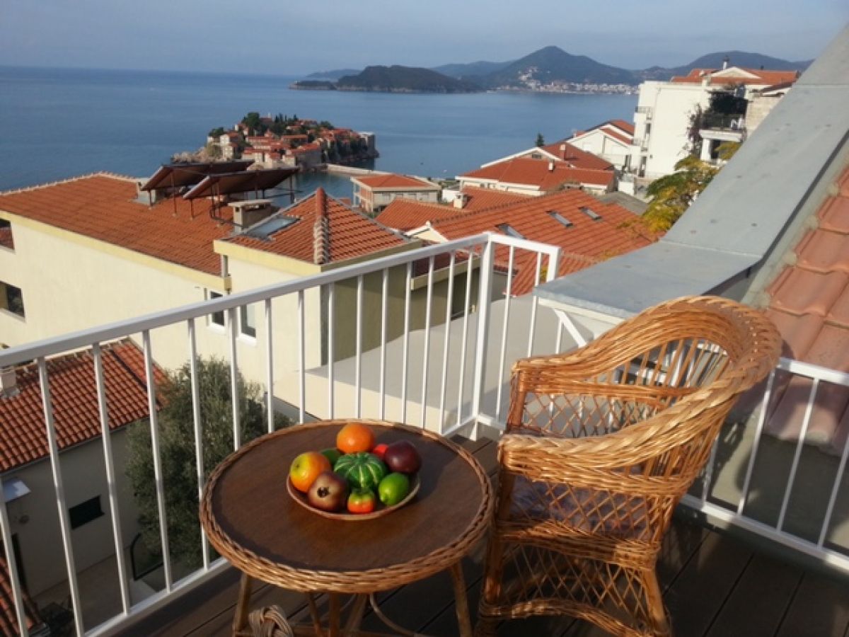 Wohnung in Sveti Stefan, Montenegro, 76 m² - Foto 1